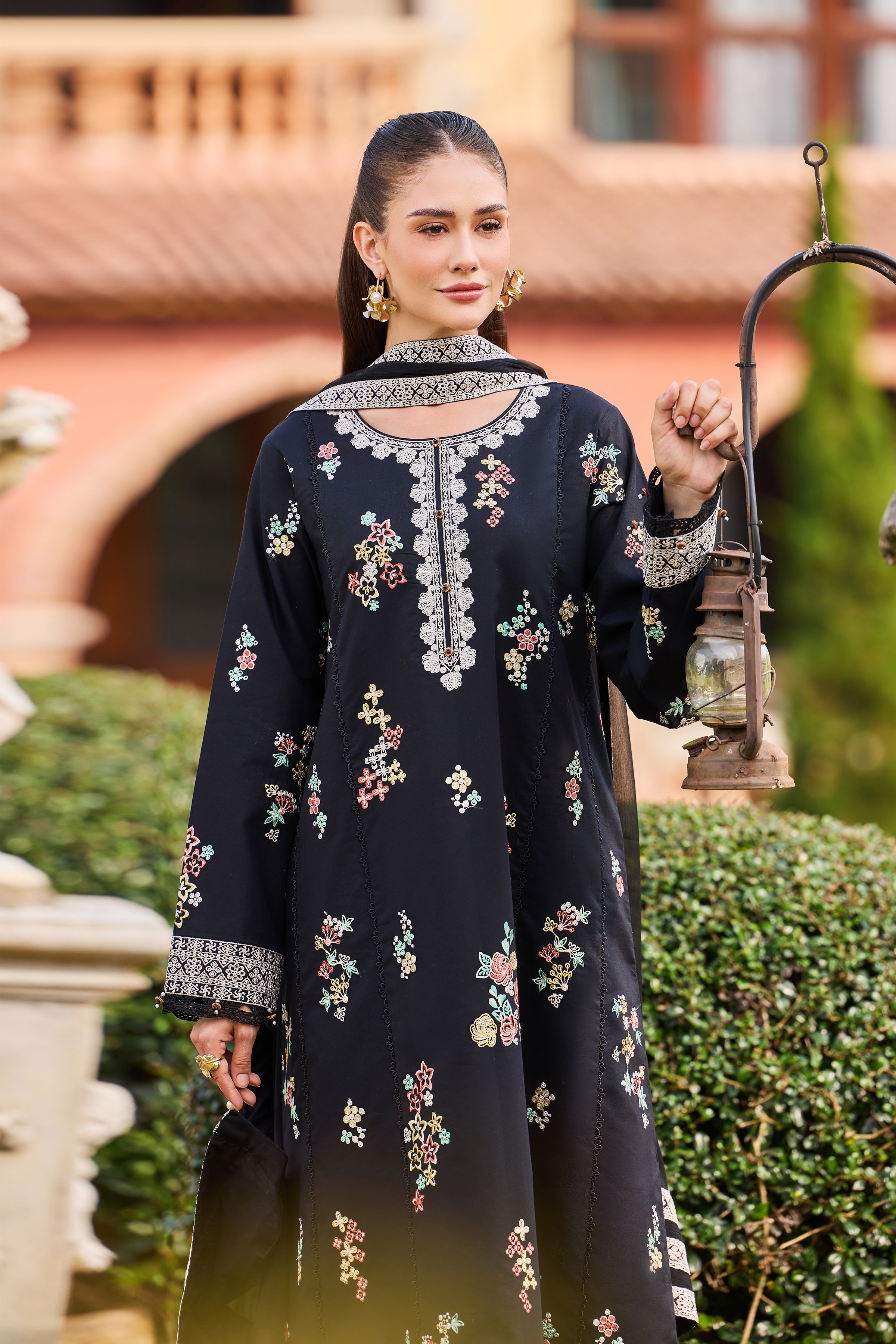 Raven Elegance